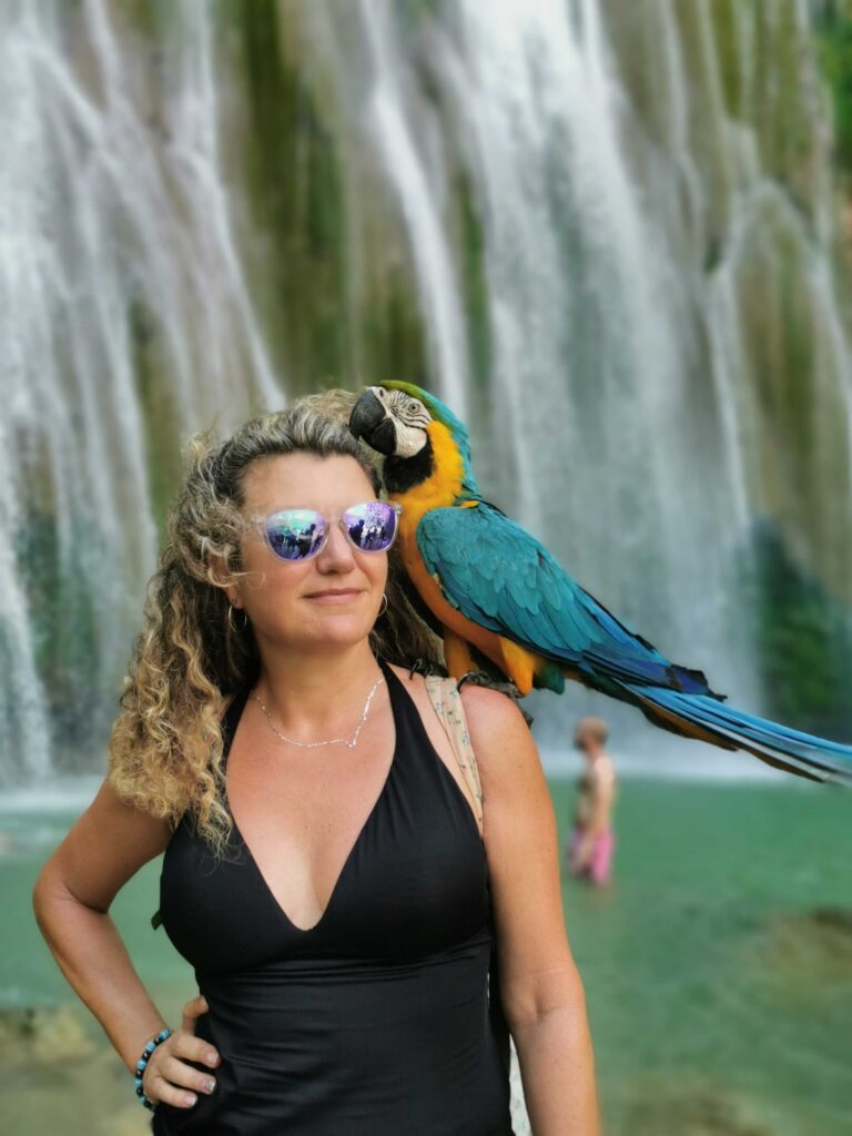 Flor Becerril durante la excursión al Salto del Limón en Samaná