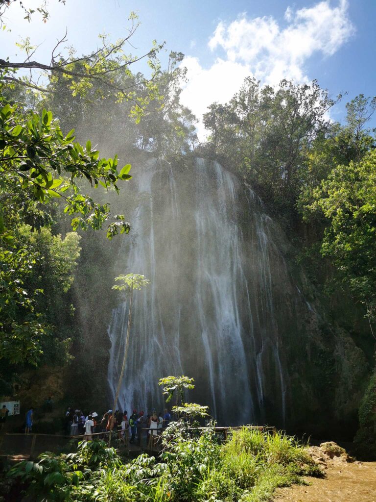 Salto del Limón en Samaná visto desde la zona de acceso a la cascada